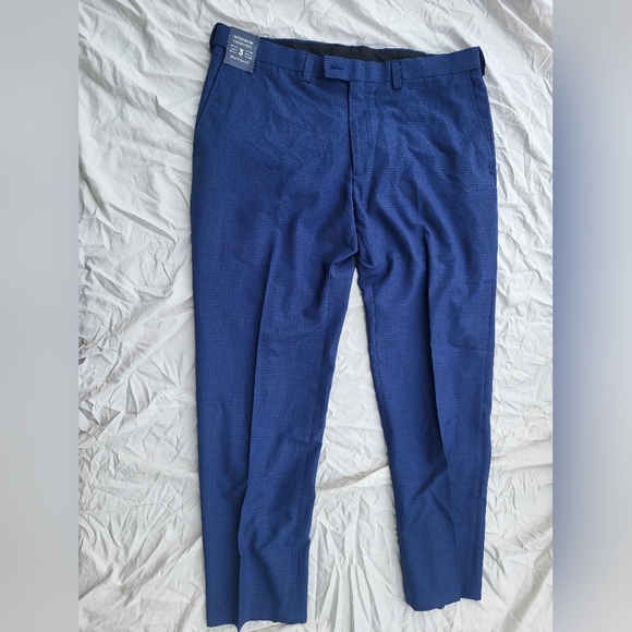 Haggar Blue Dress Pants with Tapered Leg Design - Picture 1 of 3